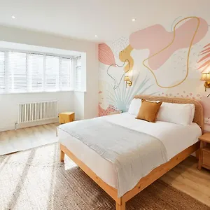 https://host-stay-the-beach-house-scarborough.yorkshirehotels.net