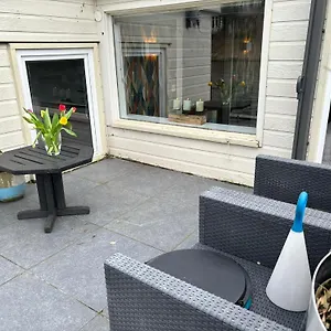 https://robs-houseboat.amsterdamhotelsnl.com