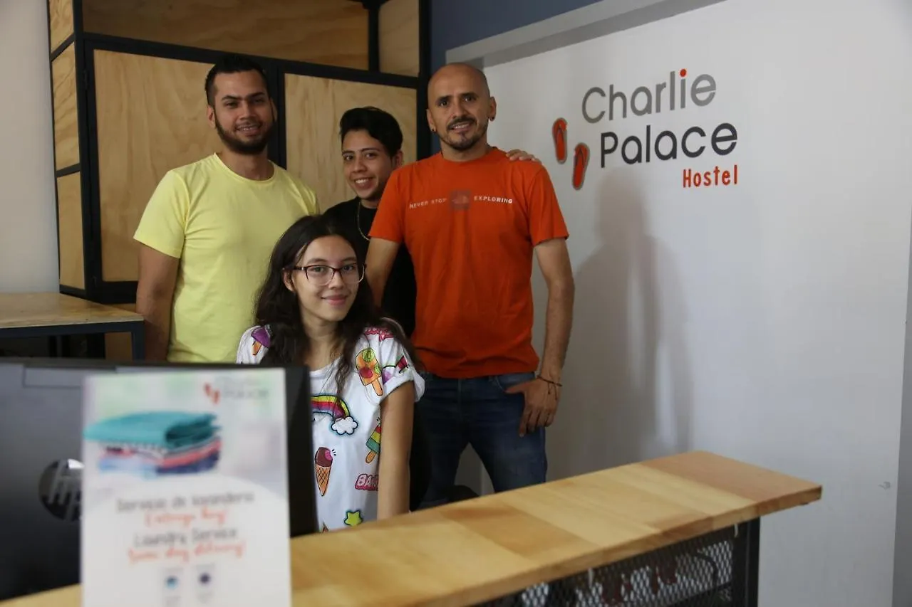 מדיין Charlie Palace Hostel קולומביה